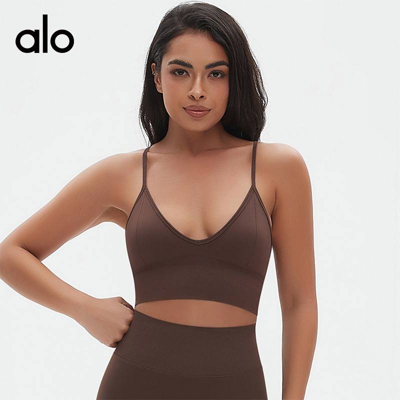 Alo Bra Review: Performance Fabric & Streetwear Fit for Yoga