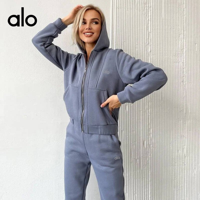Alo Accolade jacket lounge white and gray